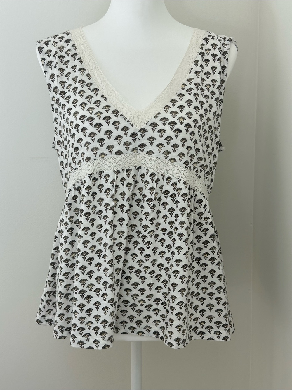 100% COTTON Lucky Brand Ivory Crochet Trim White Tank with Block Print M